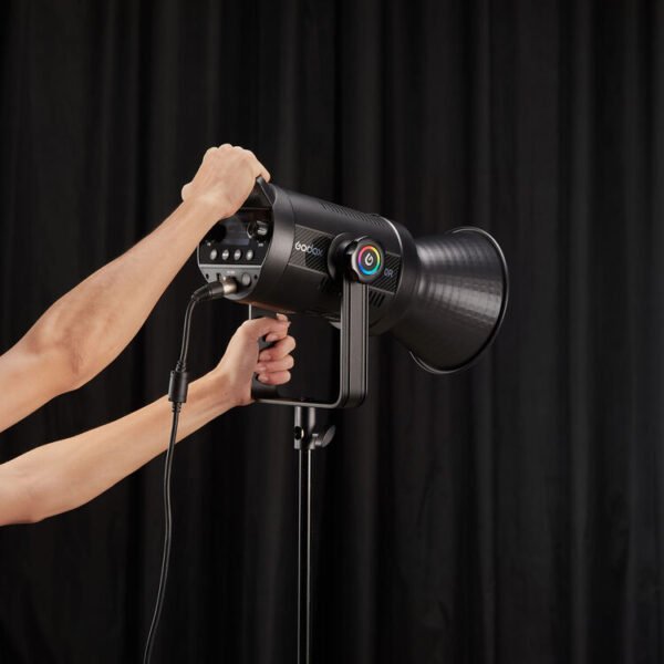 1700092053_IMG_2106346 Godox Luz de video LED RGB SZ150R, 150W